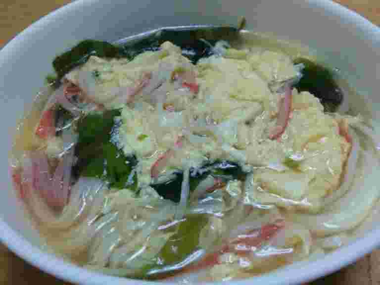 そうめんを使った汁物のふわふわ卵の中華風にゅうめん