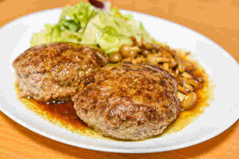 牛脂を使ったジューシーハンバーグ