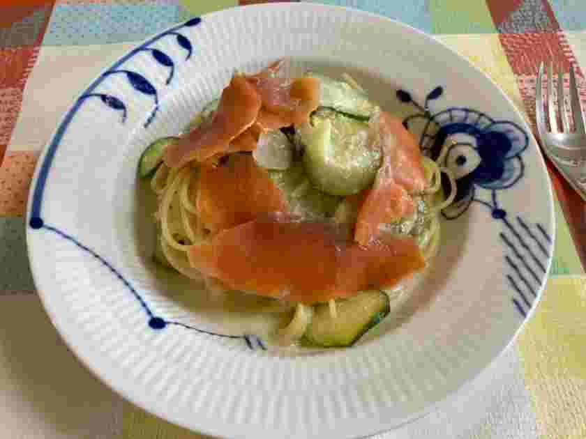 ズッキーニとサーモンの冷製パスタ