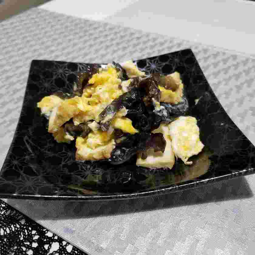低カロリーのきくらげと厚揚げで作る卵炒め