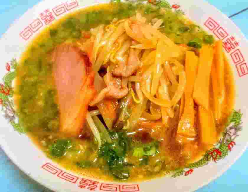 ピーマンともやしの背脂醤油ラーメン