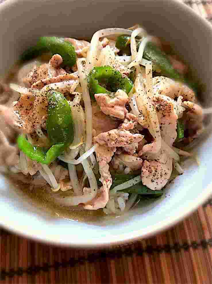 豚こまのピーマンもやしあんかけ丼