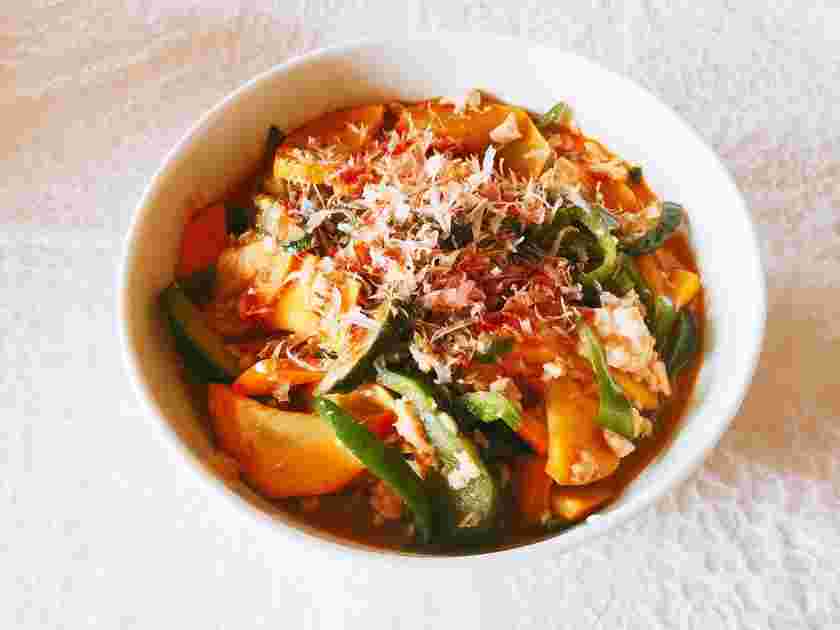 ズッキーニときゅうりを使った豆腐と夏野菜のピリ辛お酢煮炒め