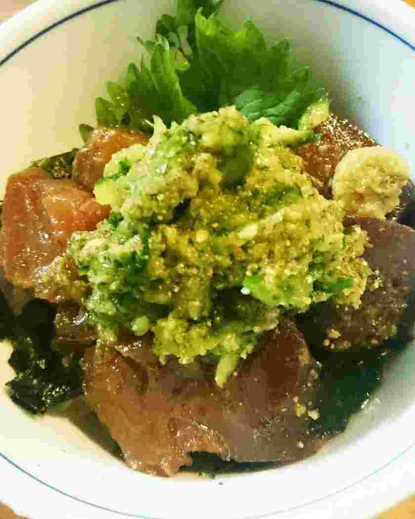 すりおろしきゅうりとマグロの漬け丼