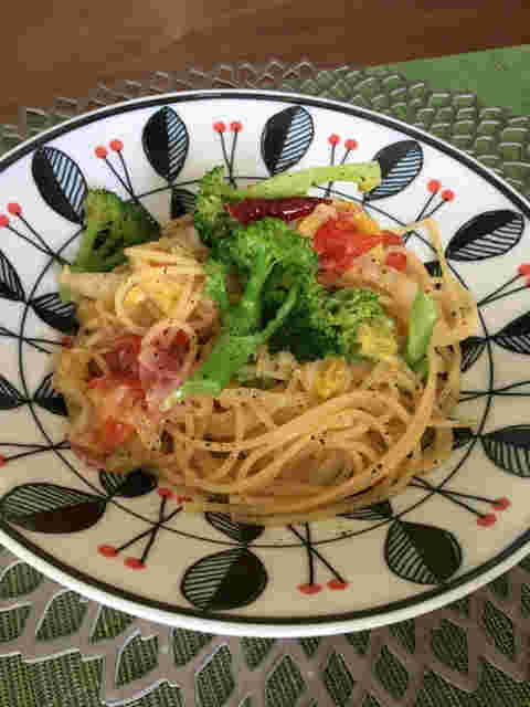 白菜とベーコンとミニトマトのパスタ
