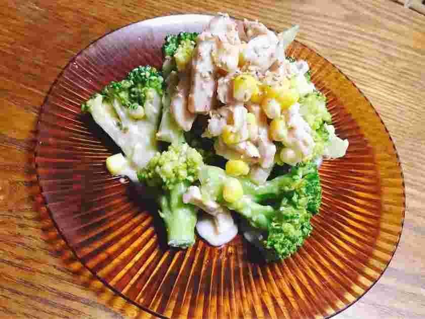 ブロッコリーとサラダチキンの胡麻和え