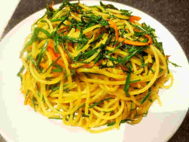 人参とニラの中華風パスタ