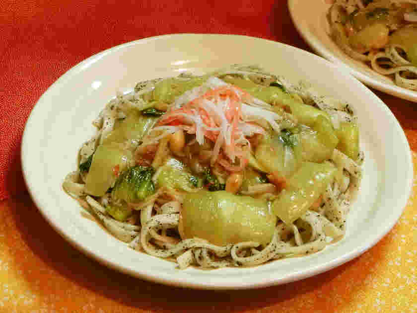 チンゲン菜とカニカマのあんかけうどん