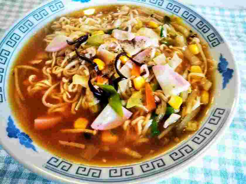 チンゲン菜やカニカマを使ったとろみラーメン