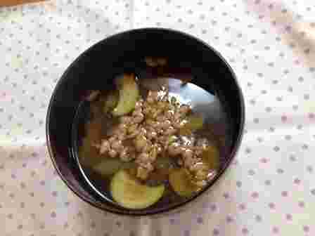 きゅうりと茄子と天かすの味噌汁