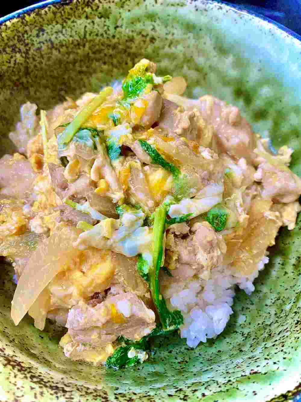 隠し味にオイスターソースを加えた中華風親子丼
