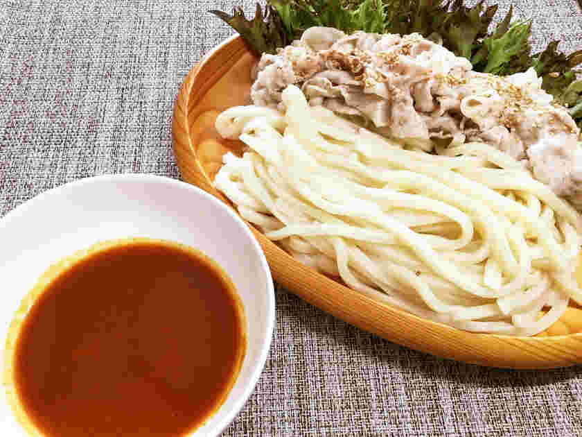 隠し味に野菜ジュースを使った冷しゃぶカレーうどん