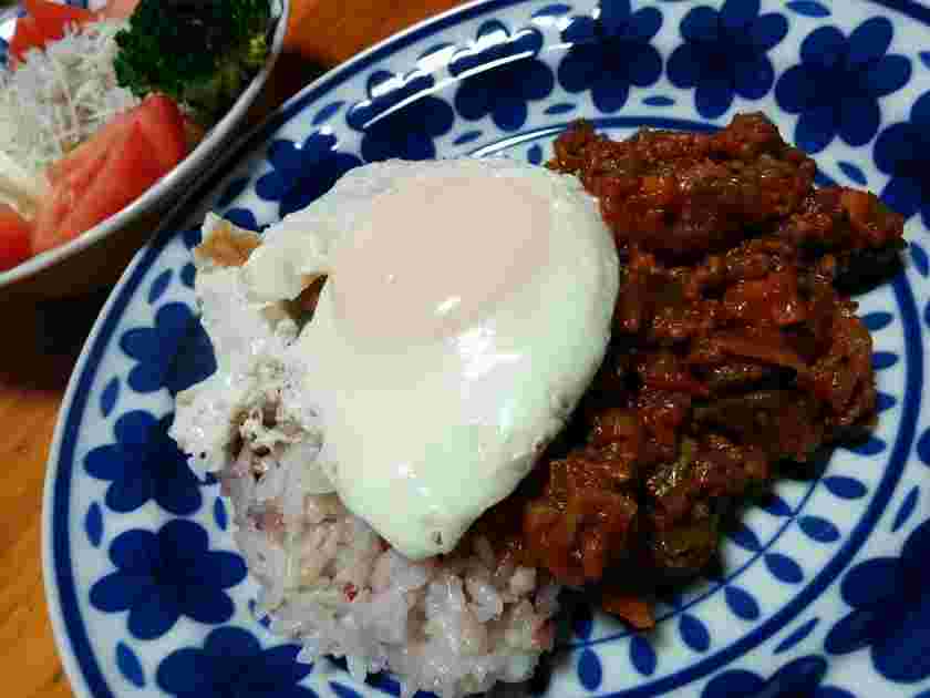 ピクルスを隠し味に使ったドライカレー