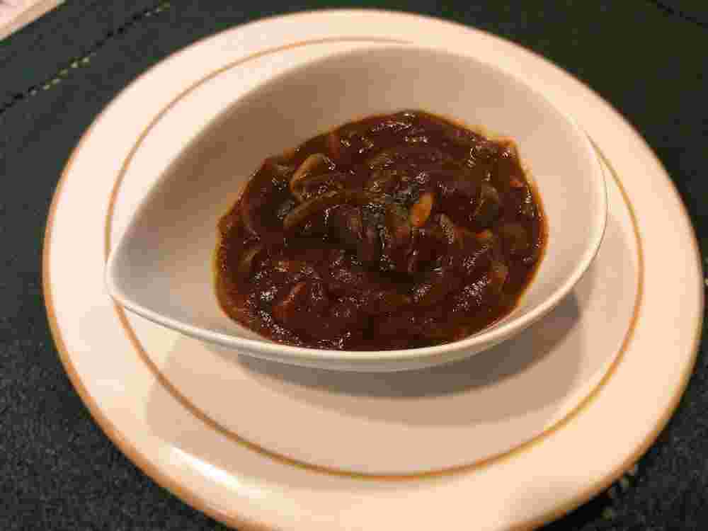 トマト缶を隠し味に使ったデミグラスソース