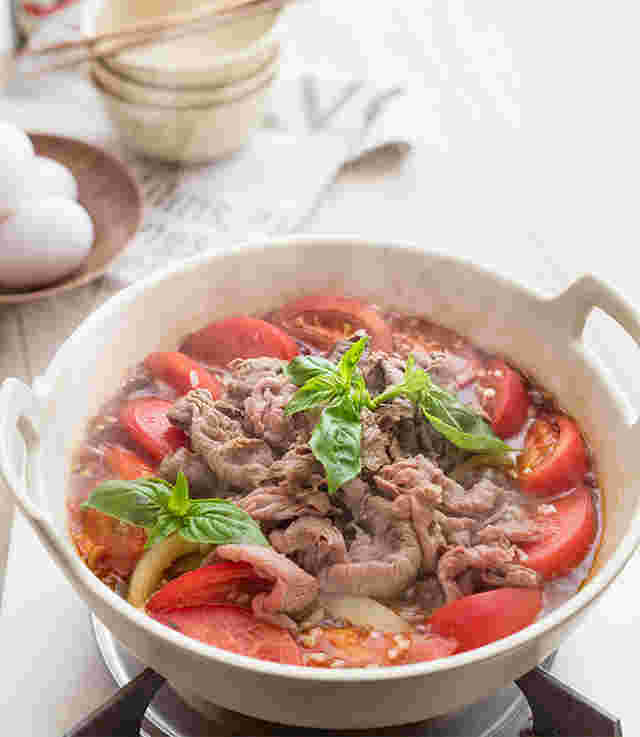 牛肉薄切りで作るトマトすき焼き