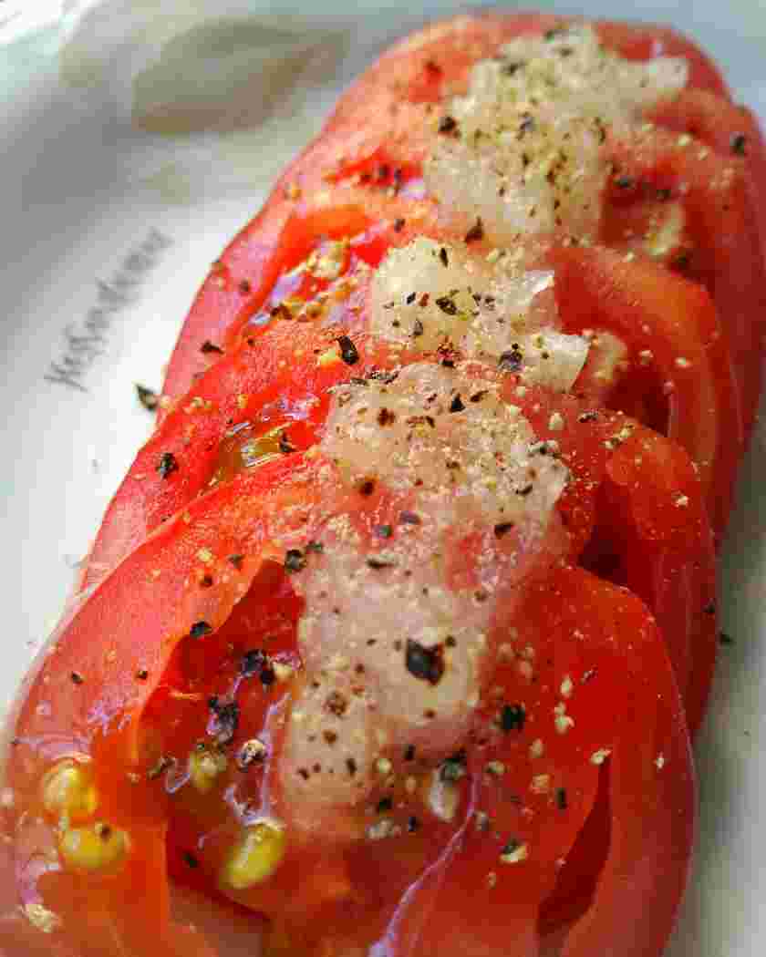 薄切りトマトの玉ねぎサラダ