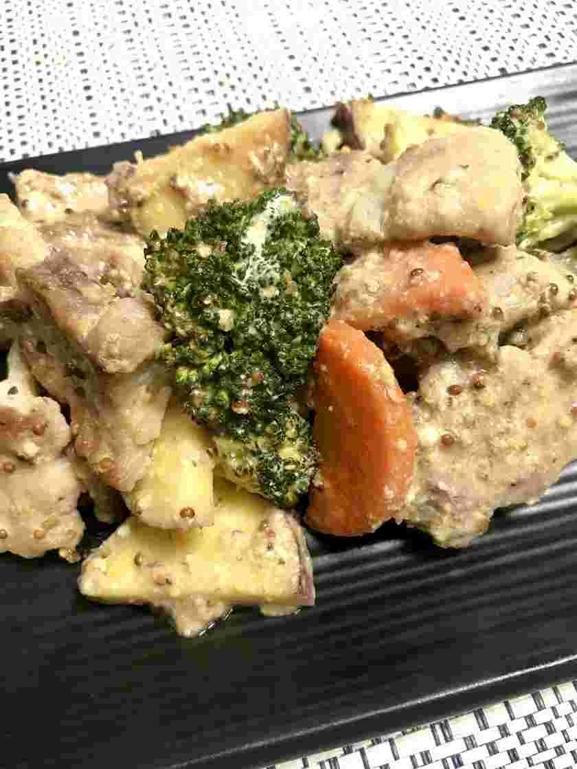 マスタードソースを使った豚バラと根菜のソテー
