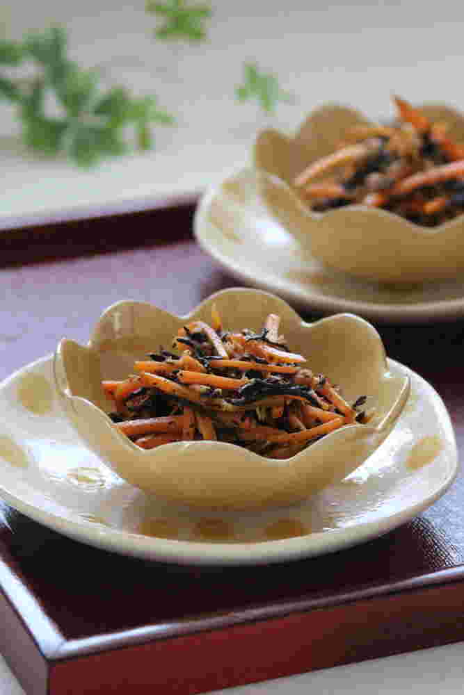 鮭フレークと人参を使ったマヨネーズ炒めの副菜
