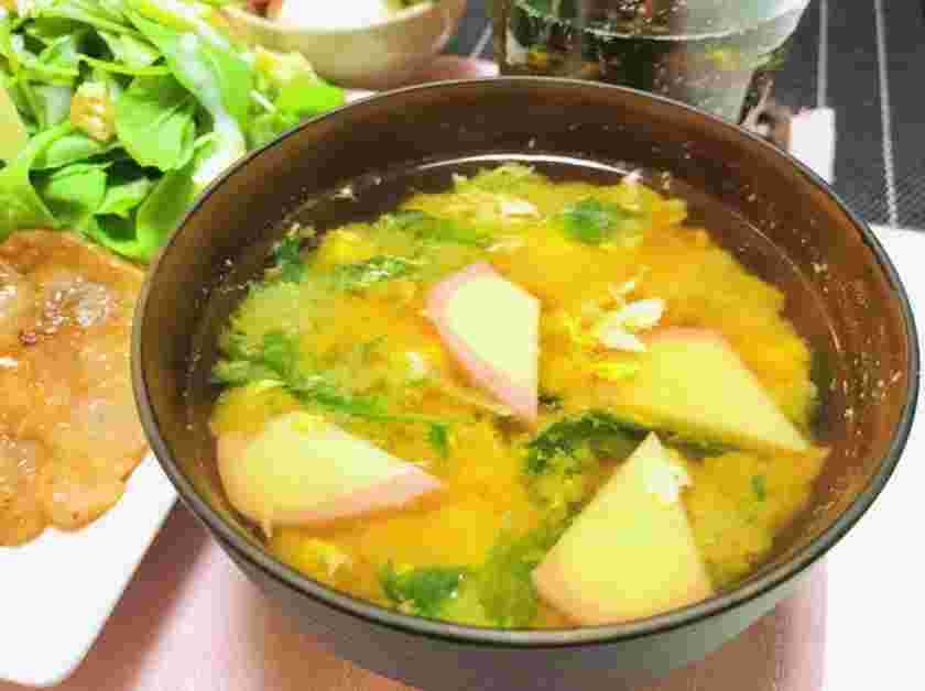かまぼこと水菜と卵の味噌汁
