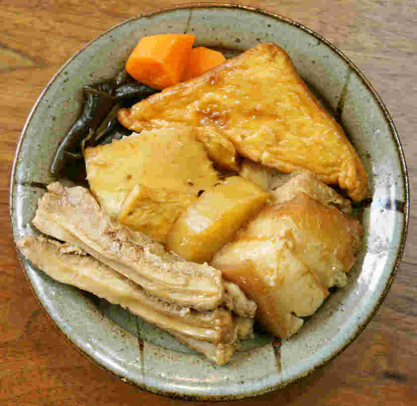 かまぼこの沖縄風の煮付け
