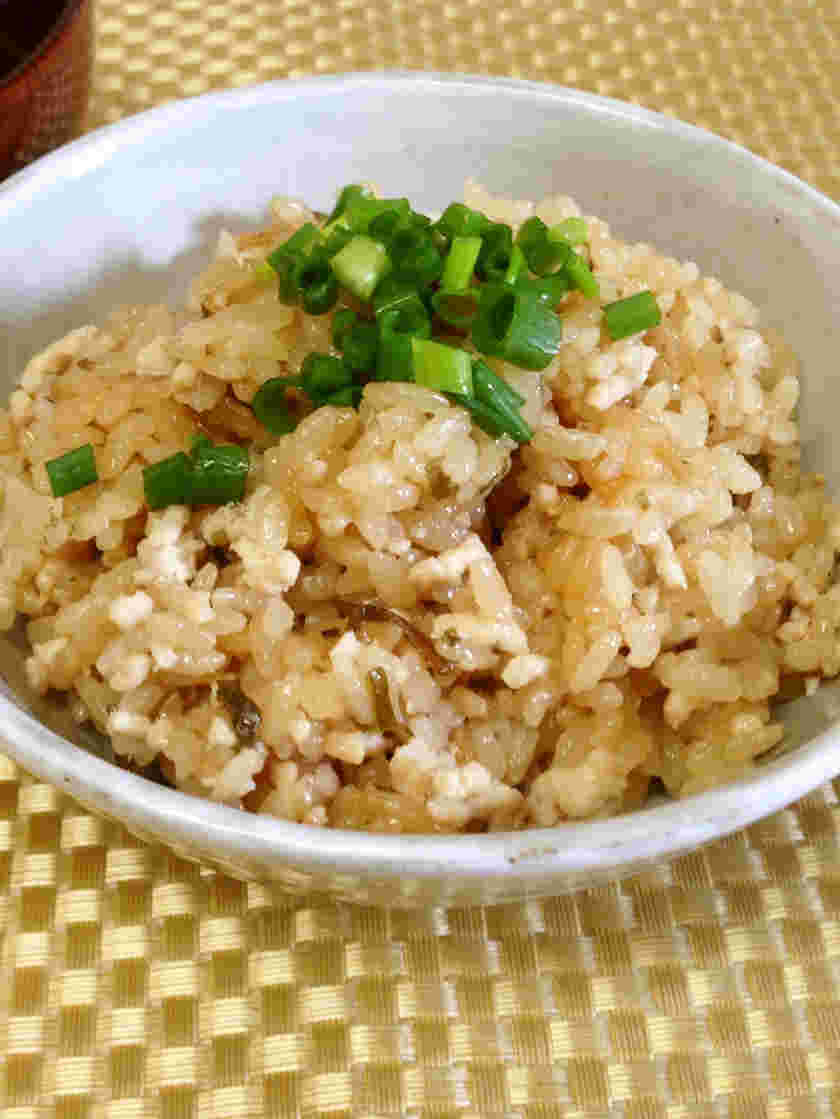 塩昆布と鶏の簡単炊き込みご飯