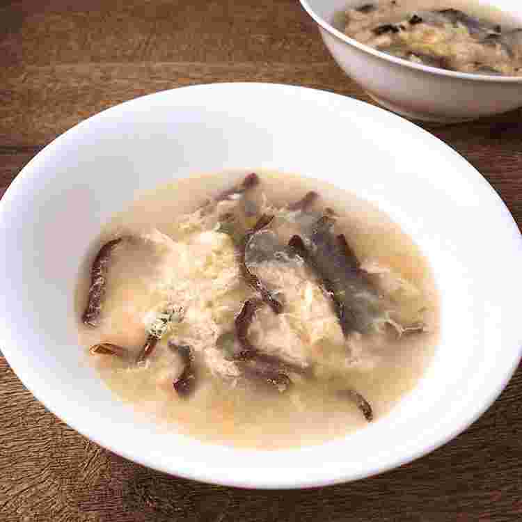 生きくらげと卵のスープ