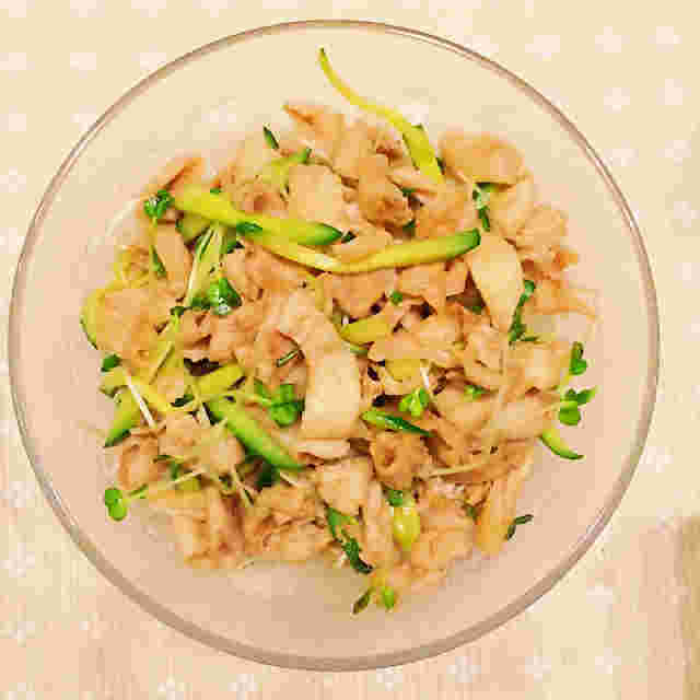 中華料理の鶏皮サラダ