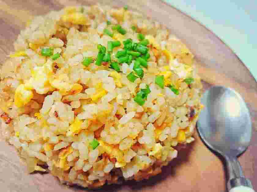 中華料理の黄金のツナチャーハン