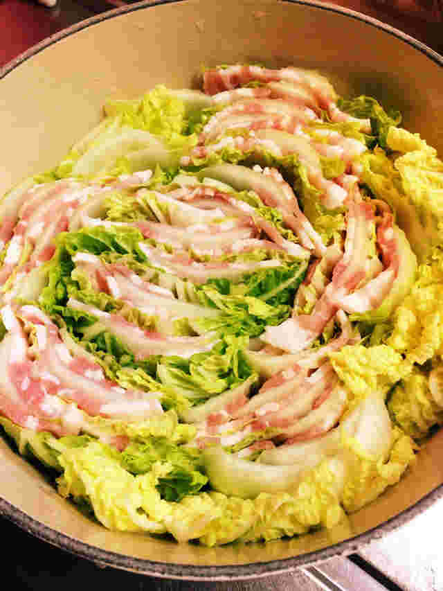 簡単夕飯メニューの豚バラ白菜のミルフィーユ鍋