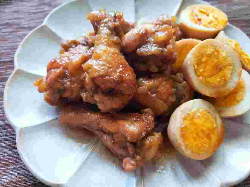 夕飯メニューの手羽元とゆで卵の簡単甘辛煮