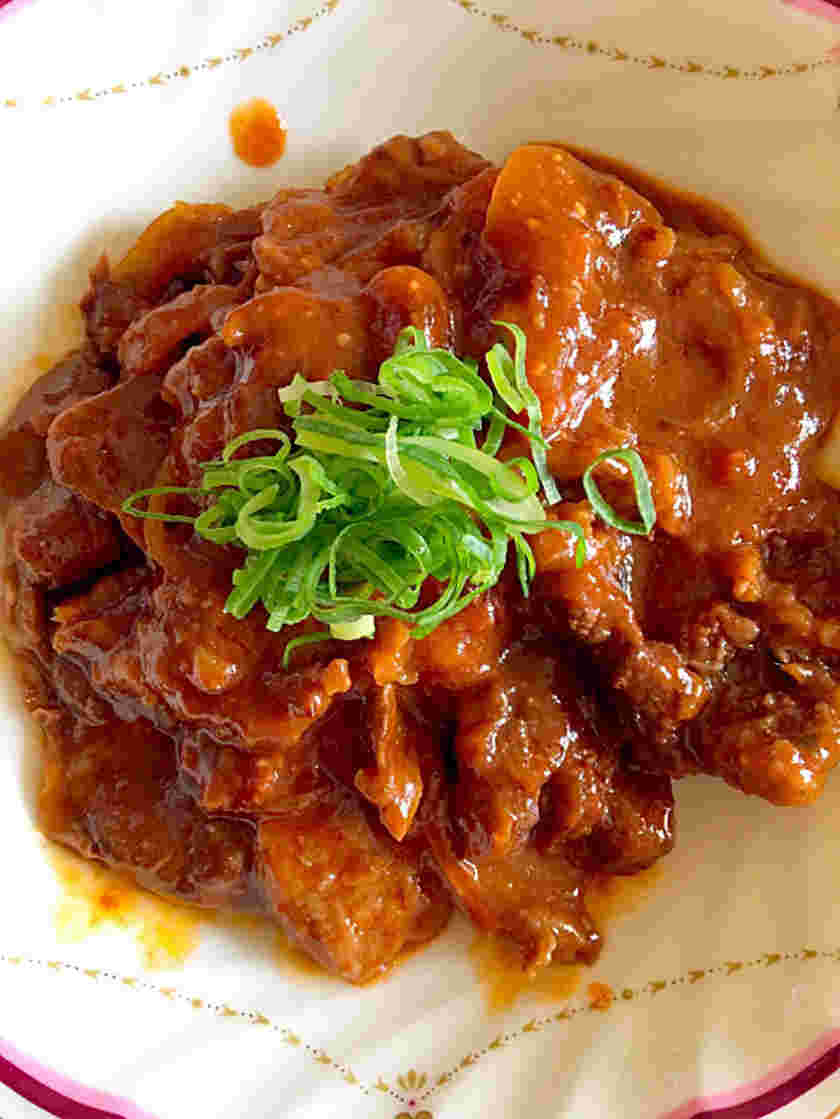 簡単夕飯メニューの牛肉赤ワイン煮込み
