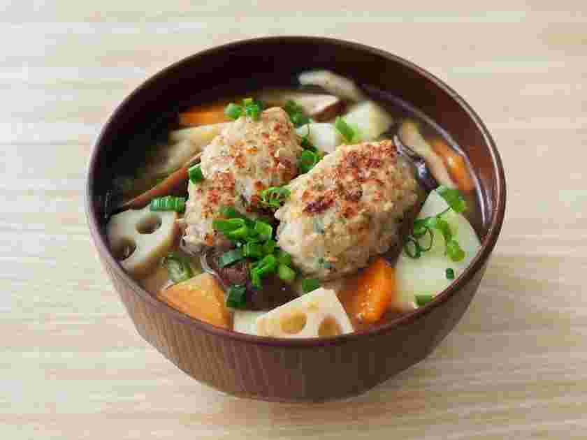 鶏ごぼうつくねと里芋の味噌汁