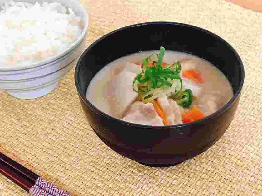 豚肉と里芋の豆乳ねりごま味噌汁