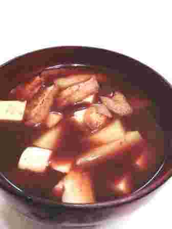 里芋と油揚げの味噌汁