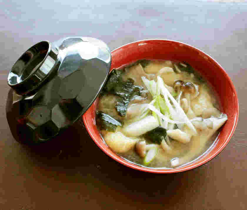 里芋ときのこの味噌汁