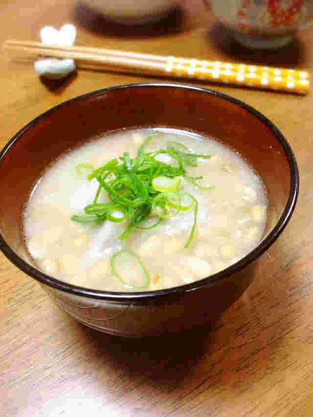 里芋と納豆のとろとろ味噌汁