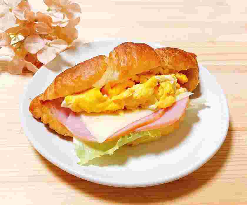 おうちカフェメニューにおすすめのクロワッサンサンド