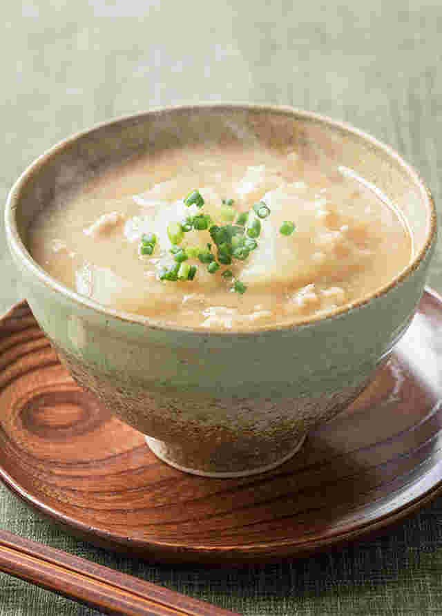 鶏ひき肉を使った大根と鶏そぼろの糀甘酒スープ