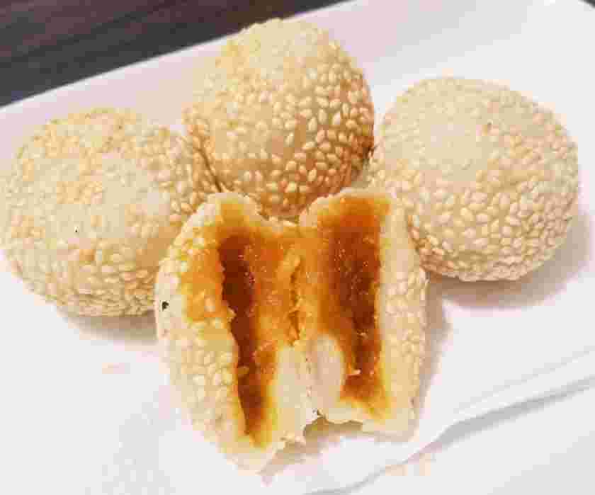 かぼちゃの煮物でゴマ団子