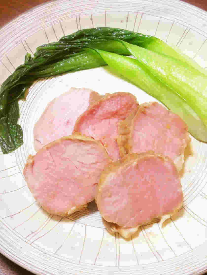低温調理機で加熱した豚ヒレ肉