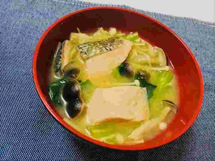 しめじと鮭の味噌汁