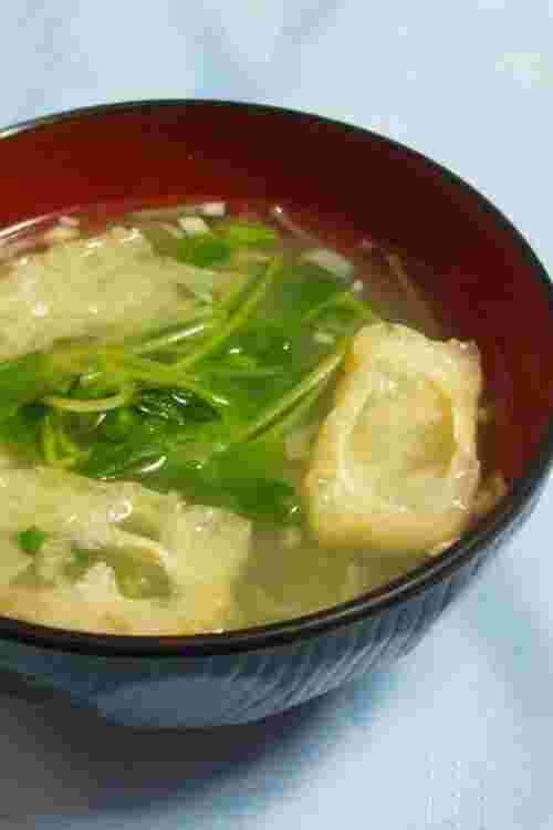 豆苗と油揚げの味噌汁