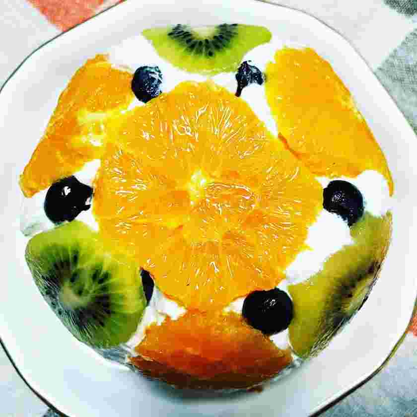 フルーツたっぷりのパーティー用ケーキ