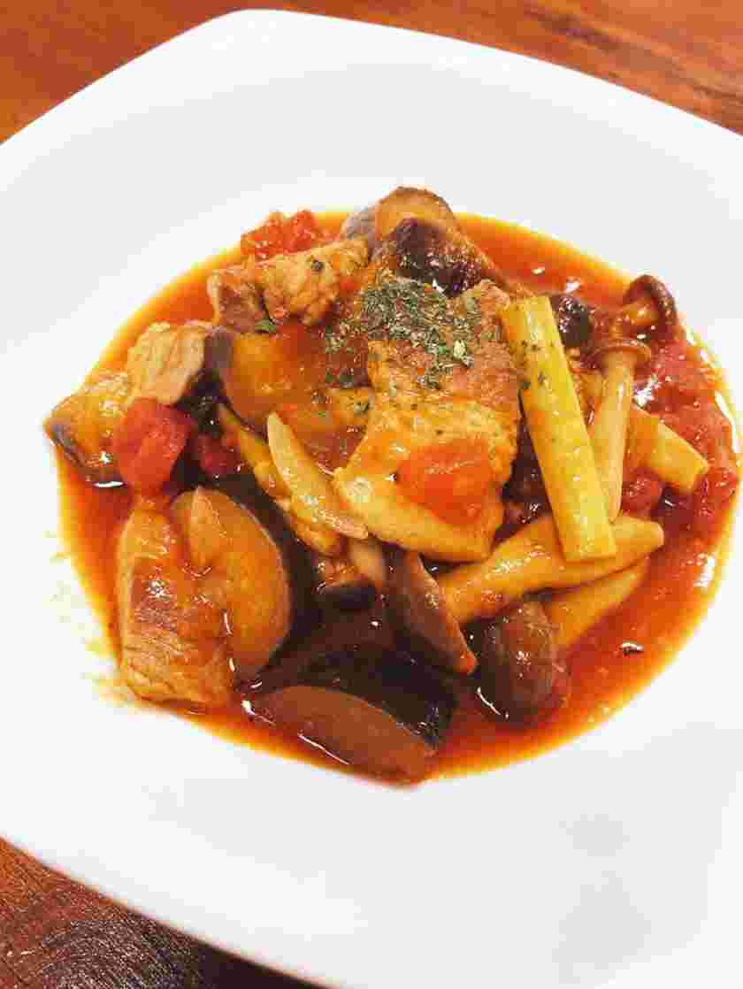 豚バラとアスパラとナスのトマト煮