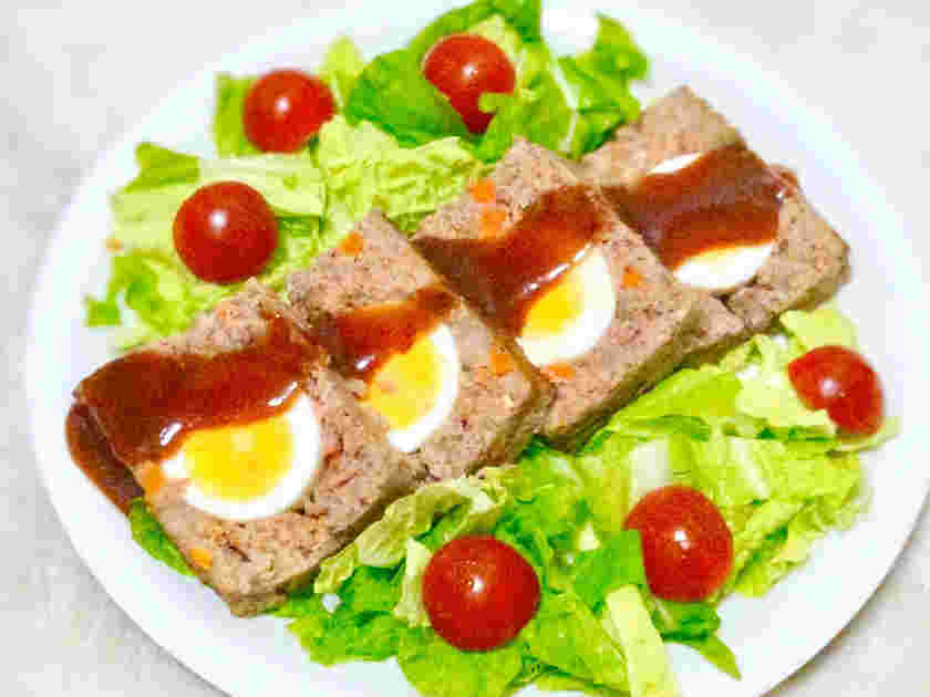パーティー料理の野菜入りミートローフ