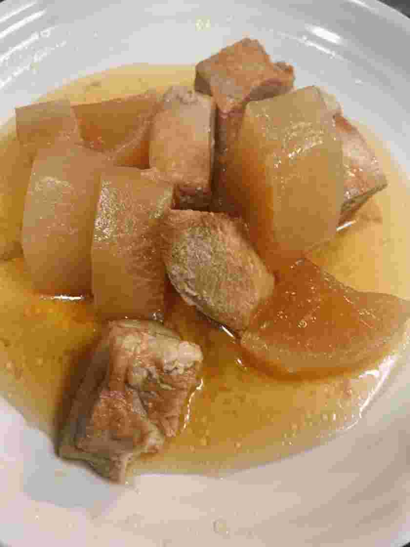 お酢を使った鶏胸肉と大根の煮物