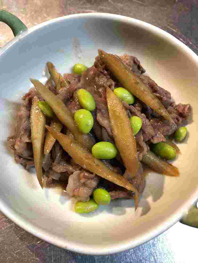 お酢を使った牛肉とごぼうの煮物