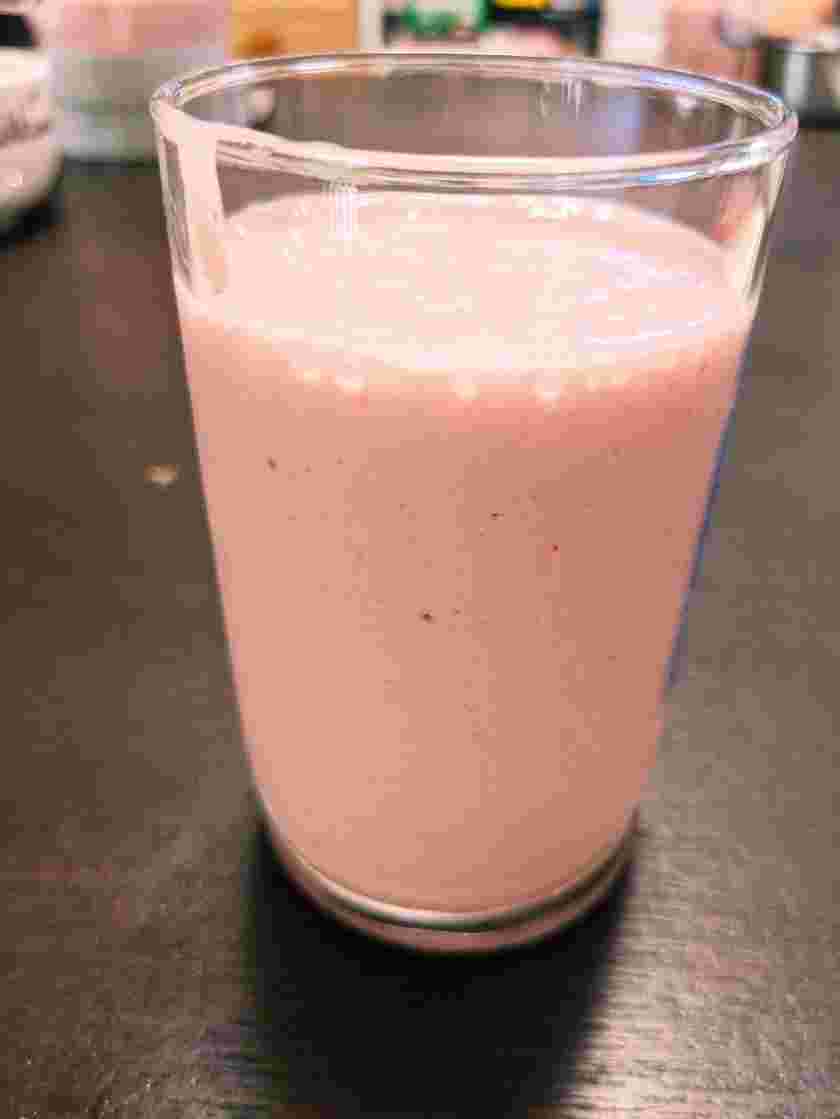 いちごとバニラアイスで作るシェイク