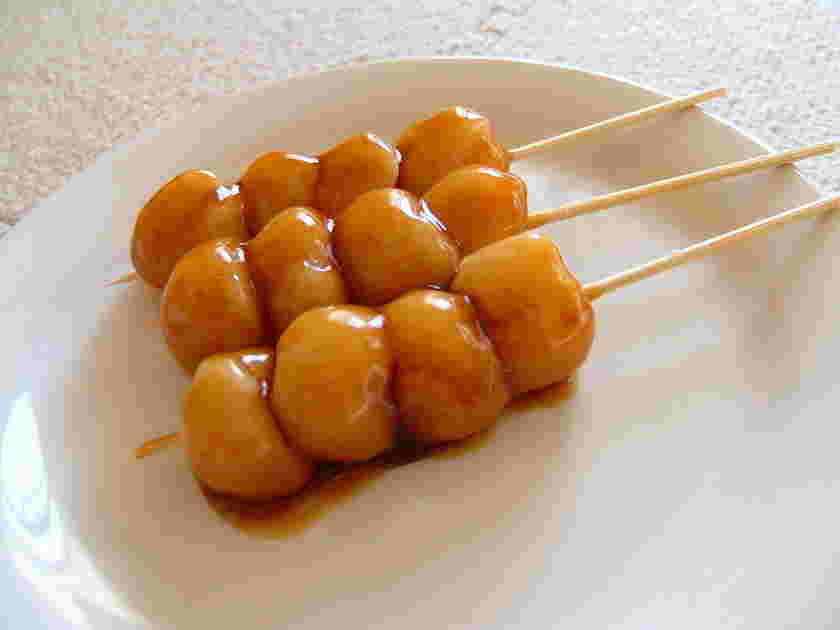電子レンジで作る餅のみたらし団子