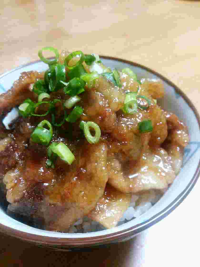 豚バラ肉丼
